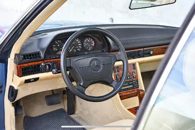 Mercedes-Benz SEC 500 — Chef-d'œuvre coupé des années 80, seulement 52 700 km — rear view