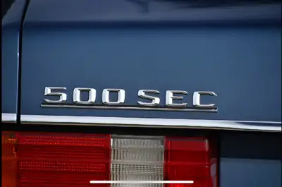 Mercedes-Benz SEC 500 — Chef-d'œuvre coupé des années 80, seulement 52 700 km — dashboard