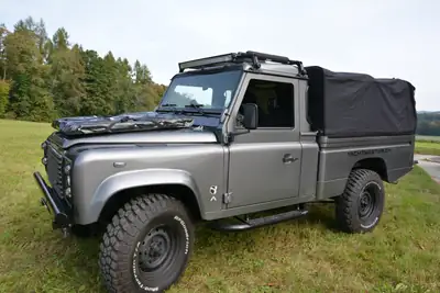 Land Rover Defender 2003 — Le mythe du tout-terrain robuste, diesel fiable — Außenansicht