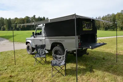 Land Rover Defender 2003 — Le mythe du tout-terrain robuste, diesel fiable — Heckansicht