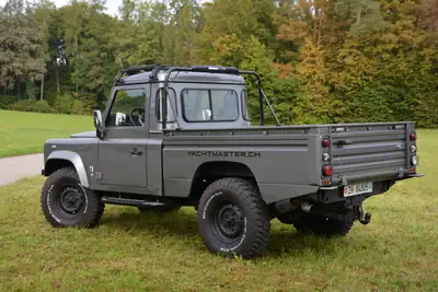 Land Rover Defender 2003 — Le mythe du tout-terrain robuste, diesel fiable — Miniatur 7