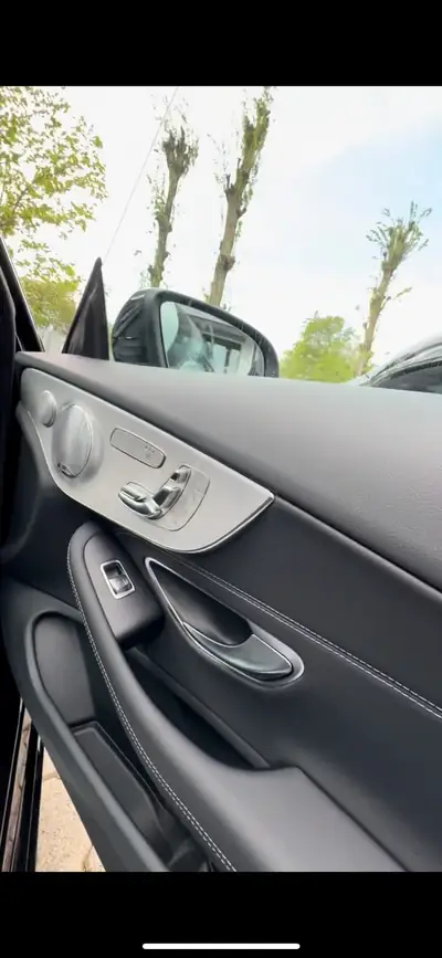 Mercedes-Benz C 200 Coupé AMG Line 4Matic — Élégance sportive et technologie hybride — tableau de bord