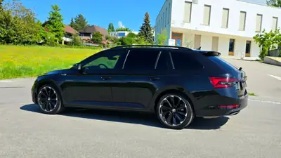 Škoda Superb Combi 2.0 TSI SportLine Plus 4x4 — Break premium polyvalent, 272 ch et traction intégrale — détail