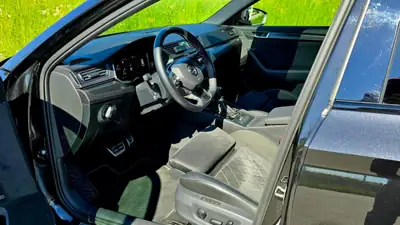 Škoda Superb Combi 2.0 TSI SportLine Plus 4x4 — Break premium polyvalent, 272 ch et traction intégrale — Miniature 7
