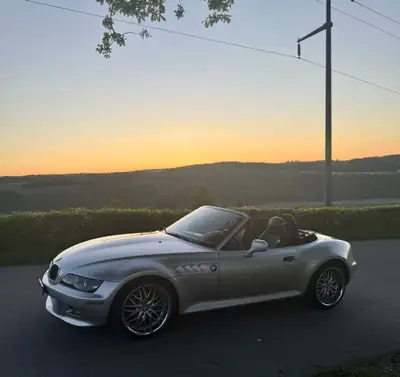 BMW Z3 2.0i Roadster — Légende cabriolet des années 2000, 6 cylindres authentique — Seitenansicht