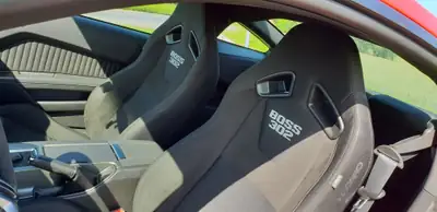 Ford Mustang Boss 302 — Muscle car légendaire, 450 ch et boîte manuelle — interni