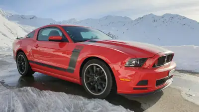 Ford Mustang Boss 302 — Muscle car légendaire, 450 ch et boîte manuelle — Miniatura 8