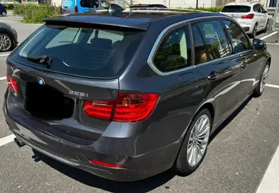 BMW 328i xDrive Touring — Familiale sportive, 212 000 km, traction intégrale — interior