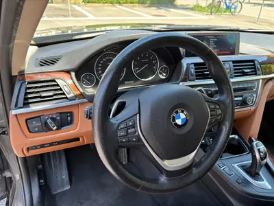 BMW 328i xDrive Touring — Familiale sportive, 212 000 km, traction intégrale — Thumbnail 9