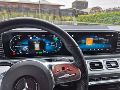 Mercedes-Benz GLE 300 d 4Matic AMG Line — SUV diesel hybride 272 ch, 65'000 km — Armaturenbrett