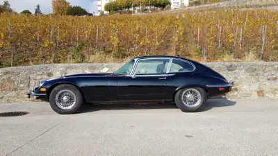 Jaguar E-Type Série III 1971 — Légende britannique, 276 ch purs — vista esterna