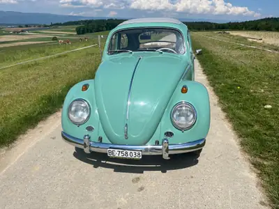 VW Käfer 1200 De Luxe Sedan Faltdach — Légende automobile des années 60, toit ouvrant original — fianco