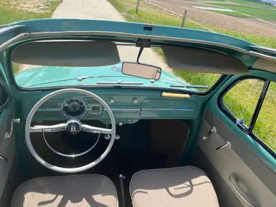 VW Käfer 1200 De Luxe Sedan Faltdach — Légende automobile des années 60, toit ouvrant original — cruscotto