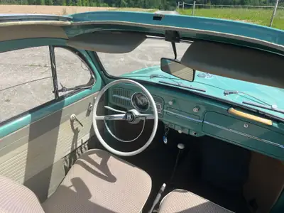 VW Käfer 1200 De Luxe Sedan Faltdach — Légende automobile des années 60, toit ouvrant original — Miniatura 11