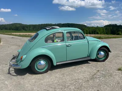 VW Käfer 1200 De Luxe Sedan Faltdach — Légende automobile des années 60, toit ouvrant original — Miniatura 10
