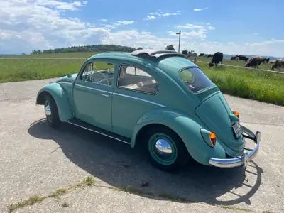 VW Käfer 1200 De Luxe Sedan Faltdach — Légende automobile des années 60, toit ouvrant original — Miniatura 14