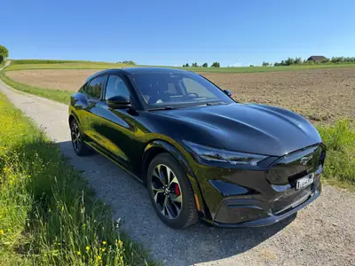 Ford Mustang MACH-E AWD 91 kWh — SUV électrique haute performance, 44 500 km — exterior view