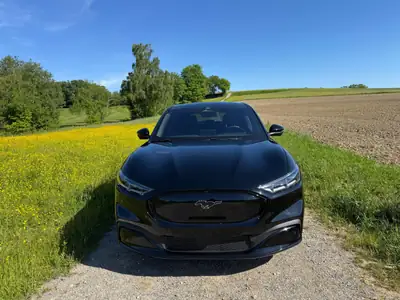 Ford Mustang MACH-E AWD 91 kWh — SUV électrique haute performance, 44 500 km — dashboard