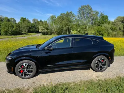 Ford Mustang MACH-E AWD 91 kWh — SUV électrique haute performance, 44 500 km — interior