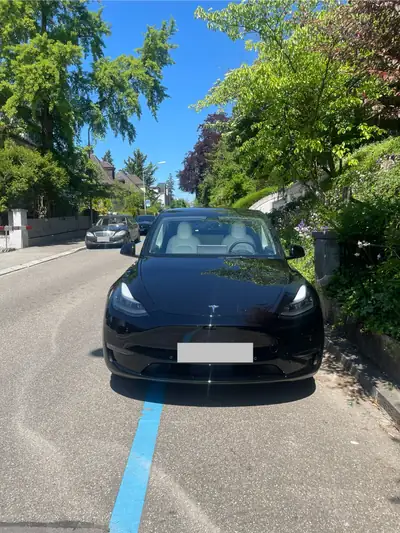 Tesla Model Y Long Range 4x4 — SUV électrique haute performance, 61 300 km — vista esterna
