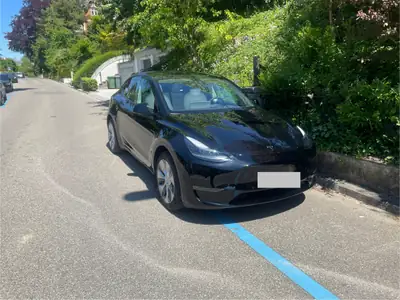 Tesla Model Y Long Range 4x4 — SUV électrique haute performance, 61 300 km — dettaglio