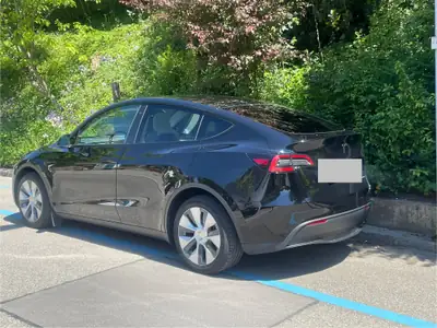 Tesla Model Y Long Range 4x4 — SUV électrique haute performance, 61 300 km — Miniatura 8