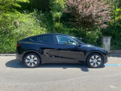 Tesla Model Y Long Range 4x4 — SUV électrique haute performance, 61 300 km — Miniatura 14