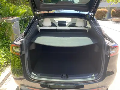 Tesla Model Y Long Range 4x4 — SUV électrique haute performance, 61 300 km — Miniatura 15
