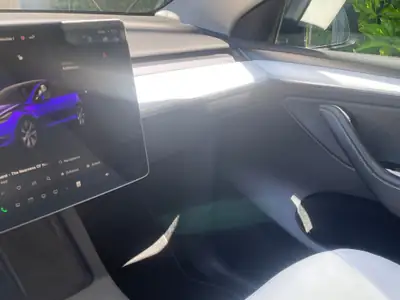 Tesla Model Y Long Range 4x4 — SUV électrique haute performance, 61 300 km — Miniatura 18