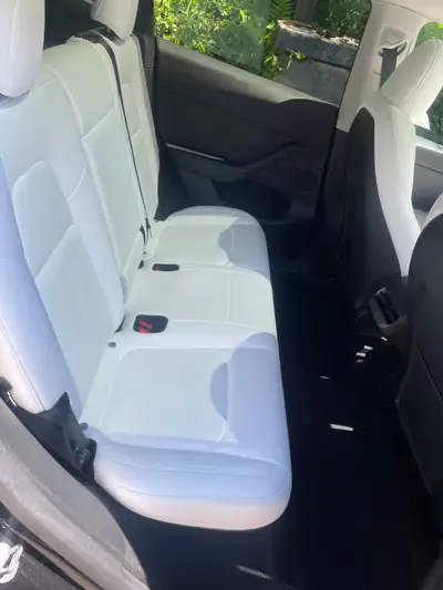 Tesla Model Y Long Range 4x4 — SUV électrique haute performance, 61 300 km — Miniatura 21