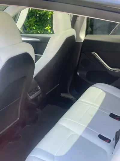 Tesla Model Y Long Range 4x4 — SUV électrique haute performance, 61 300 km — Miniatura 23