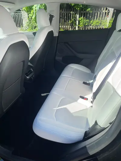 Tesla Model Y Long Range 4x4 — SUV électrique haute performance, 61 300 km — Miniatura 24