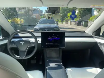 Tesla Model Y Long Range 4x4 — SUV électrique haute performance, 61 300 km — Miniatura 26