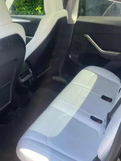 Tesla Model Y Long Range 4x4 — SUV électrique haute performance, 61 300 km — Miniatura 25