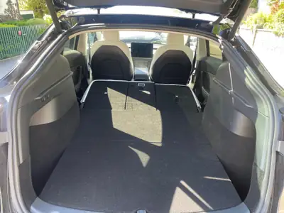 Tesla Model Y Long Range 4x4 — SUV électrique haute performance, 61 300 km — Miniatura 30