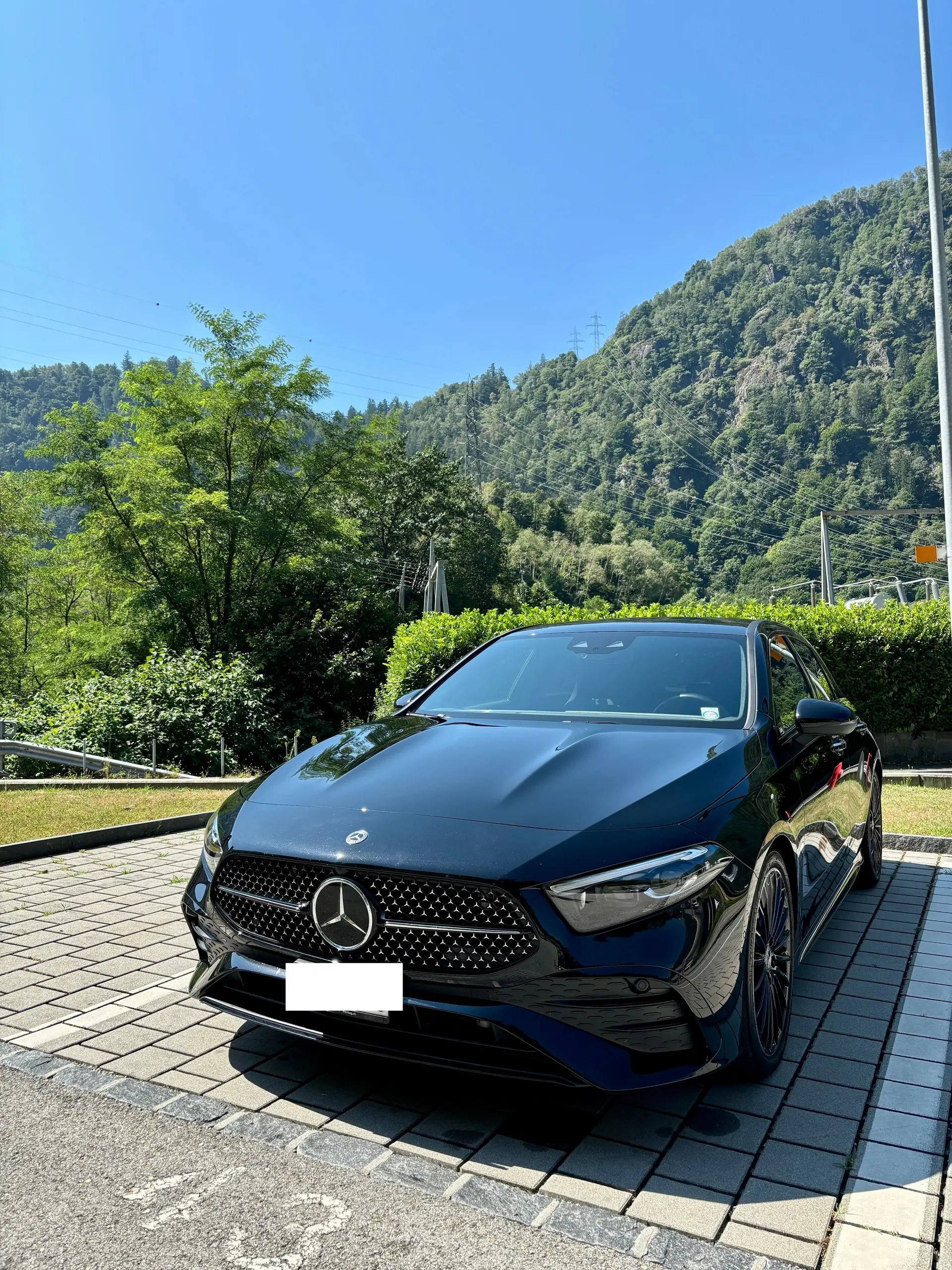 Mercedes-Benz Classe A 220 4Matic — Berline sportive hybride essence, 37 700 km