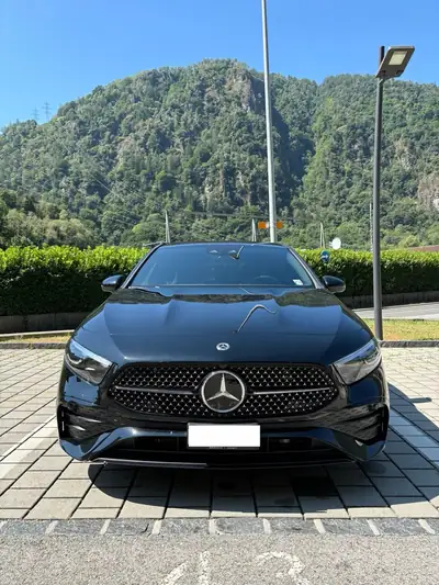 Mercedes-Benz Classe A 220 4Matic — Berline sportive hybride essence, 37 700 km — fianco