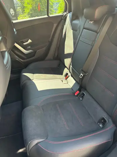 Mercedes-Benz Classe A 220 4Matic — Berline sportive hybride essence, 37 700 km — Miniatura 10