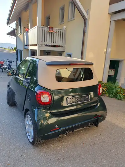 Smart ForTwo Brabus Cabrio Xclusive 2019 — Cabriolet de prestige, Monaco-Green unique — vista posteriore