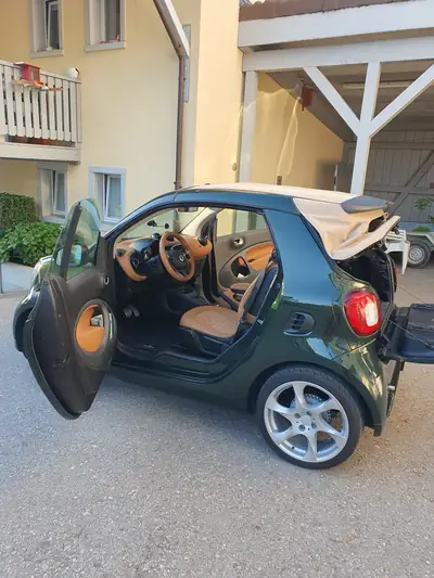 Smart ForTwo Brabus Cabrio Xclusive 2019 — Cabriolet de prestige, Monaco-Green unique — interni