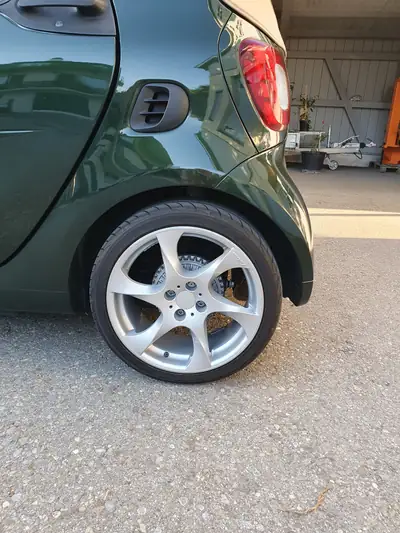 Smart ForTwo Brabus Cabrio Xclusive 2019 — Cabriolet de prestige, Monaco-Green unique — Miniatura 7