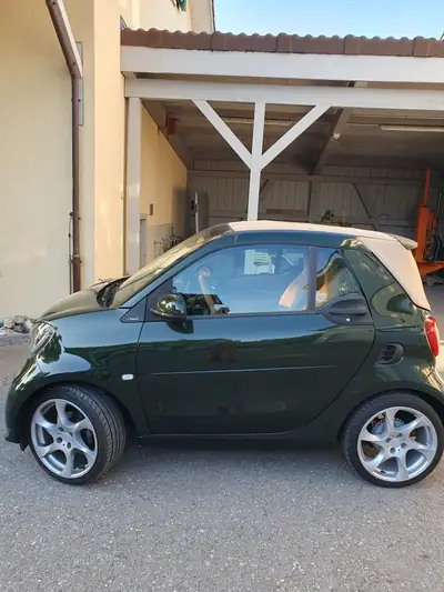 Smart ForTwo Brabus Cabrio Xclusive 2019 — Cabriolet de prestige, Monaco-Green unique — Miniatura 12
