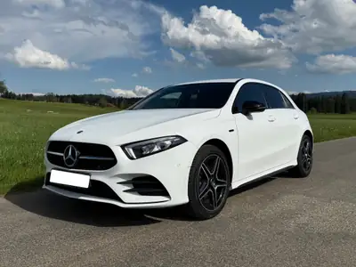 Mercedes-Benz A 250e AMG Line — Hybride rechargeable, 45 500 km, design affirmé — fianco