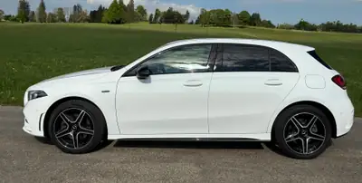 Mercedes-Benz A 250e AMG Line — Hybride rechargeable, 45 500 km, design affirmé — interni