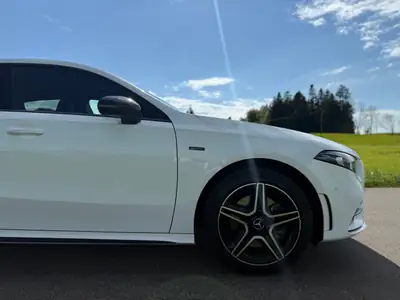 Mercedes-Benz A 250e AMG Line — Hybride rechargeable, 45 500 km, design affirmé — Miniatura 8