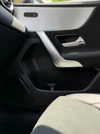 Mercedes-Benz A 250e AMG Line — Hybride rechargeable, 45 500 km, design affirmé — Miniatura 19