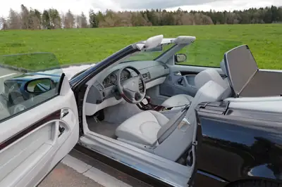 Mercedes-Benz SL 320 — Cabriolet de prestige année 2000, entretien complet documenté — Innenraum