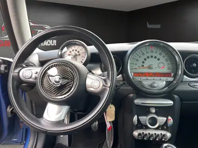 MINI Cabrio Cooper S — Cabriolet ludique et dynamique, entretien à jour — Miniatura 9