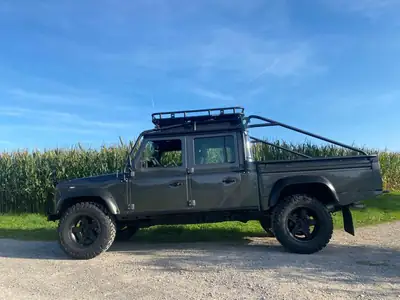 Land Rover Defender 130 2.5 Td5 — Légende du tout-terrain, robustesse éprouvée — vue extérieure