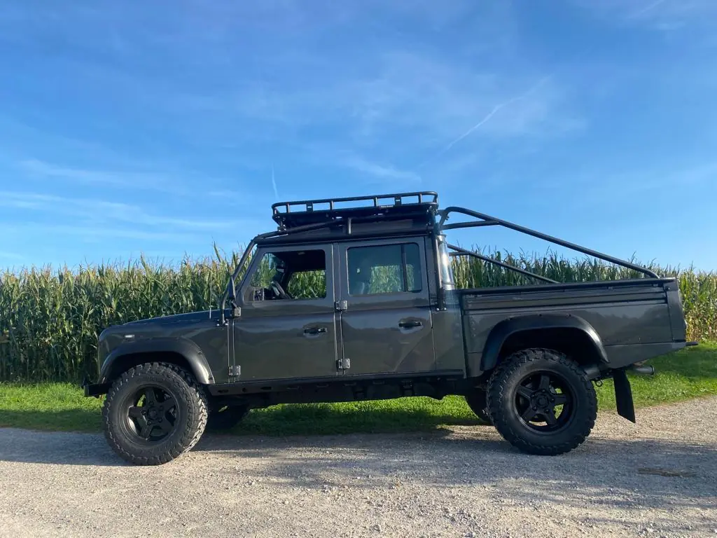 Land Rover Defender 130 2.5 Td5 — Légende du tout-terrain, robustesse éprouvée